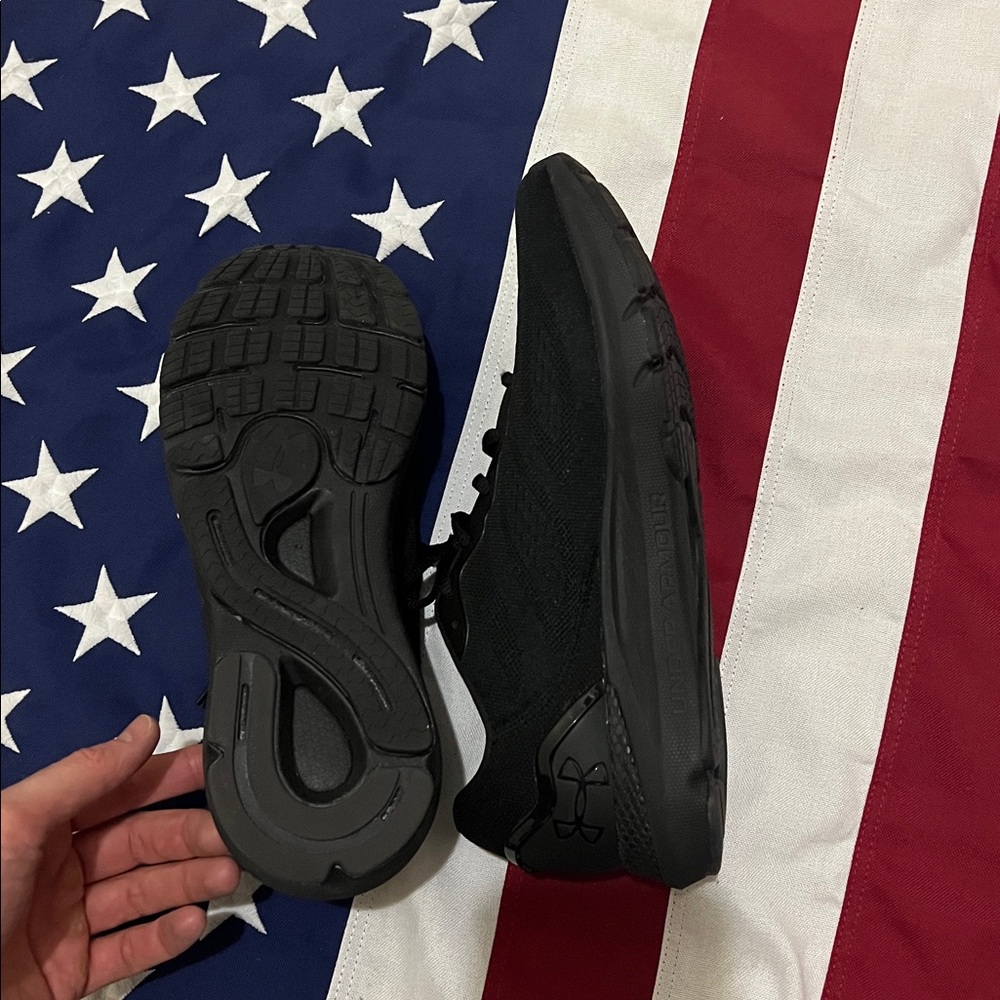 Used Under Armour gym shoes - Picture 4 of 13